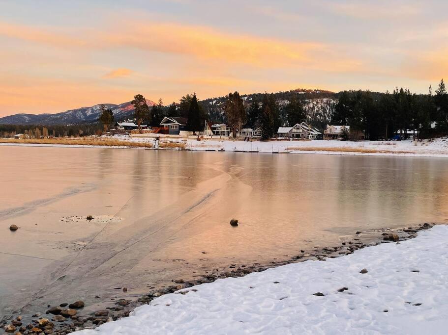 Sled-Ski Lakeside Village Cabin - Spa - Bbq - Firepit - Loft - Games 大熊湖 外观 照片