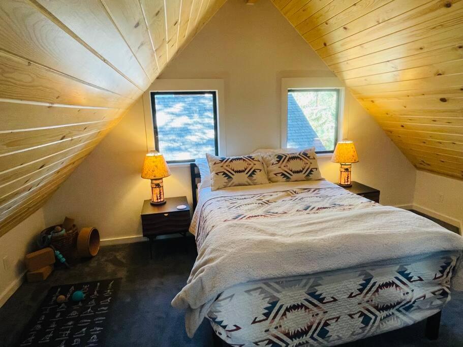 Sled-Ski Lakeside Village Cabin - Spa - Bbq - Firepit - Loft - Games 大熊湖 外观 照片